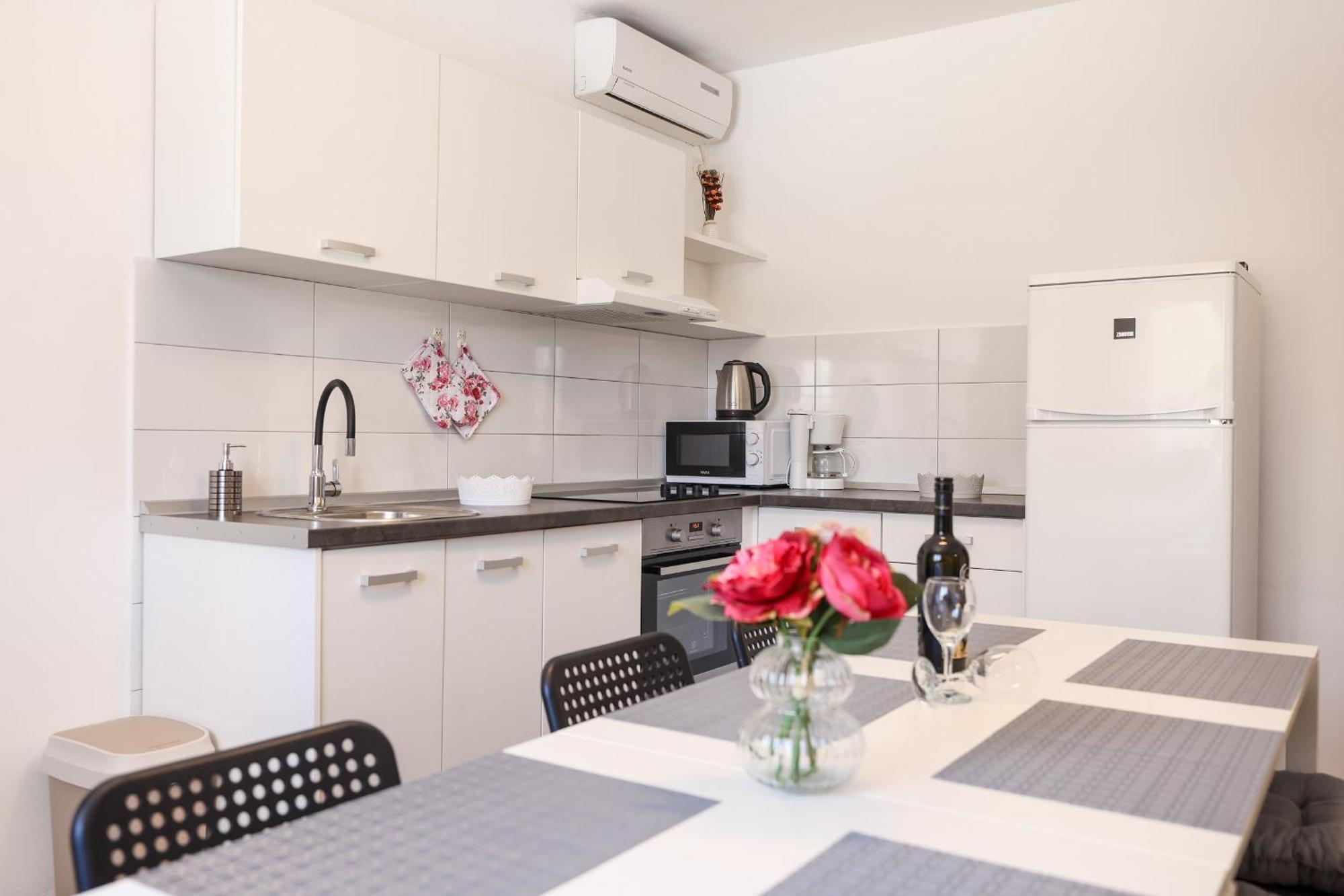 Apartments Feliks Ljubač Eksteriør bilde